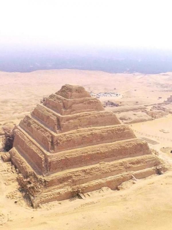 Pyramides : les mystères révélés