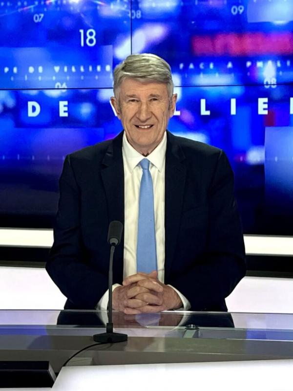 Face à Philippe de Villiers