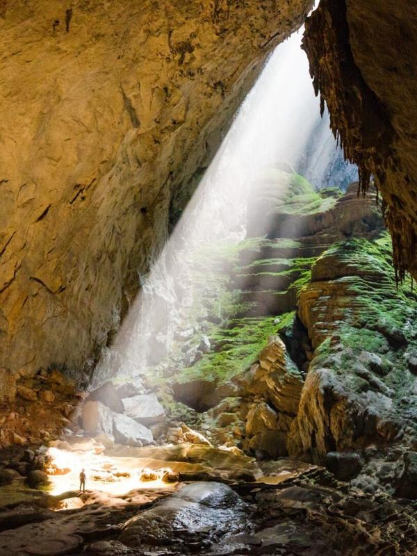 Son Doong : la plus grande grotte du monde