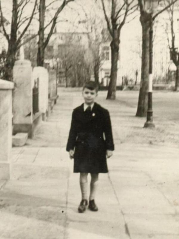 Yves Saint Laurent / Karl Lagerfeld, une guerre en dentelles