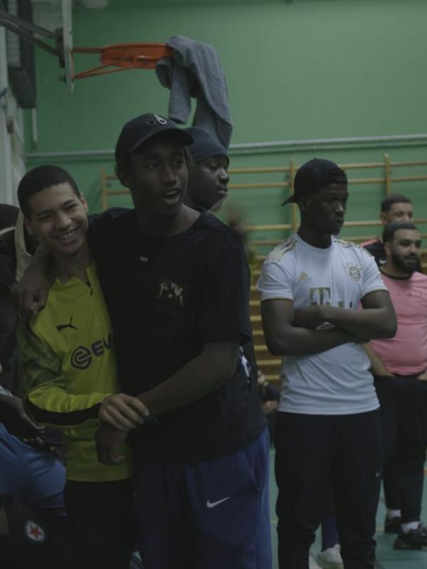 "Ils m'ont jamais lâché" - Jeunes de quartiers et éducateurs de rues