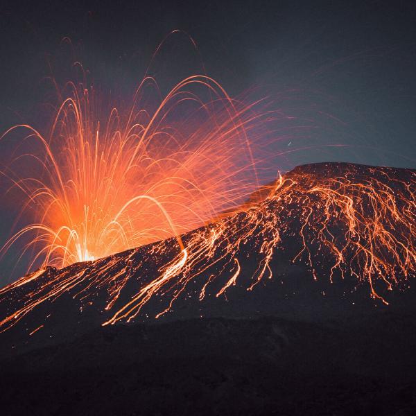 Les volcans tueurs : le pays aux 127 volcans